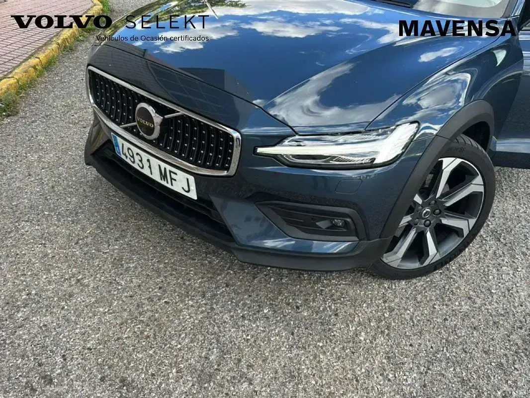 Usado Volvo V60 CC Ultimate 197 CV (144 kW) 2023 Azul Familiar