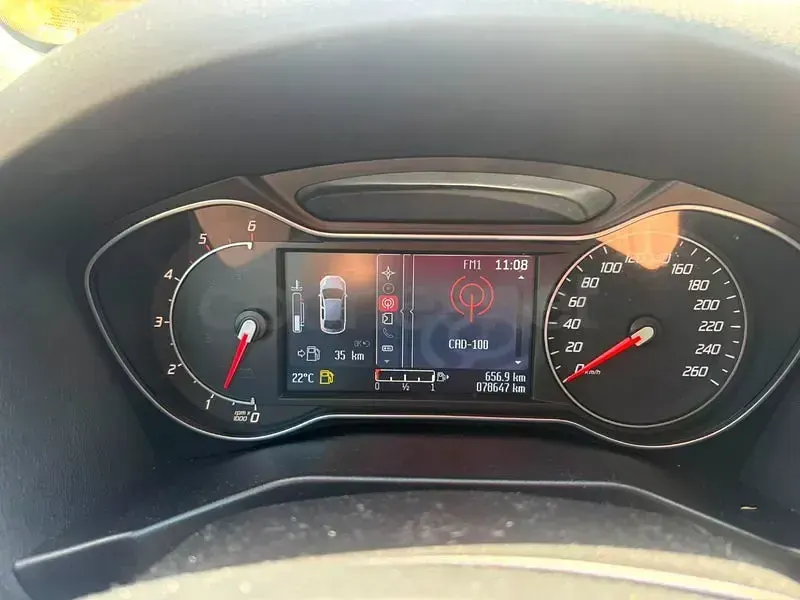 Usado Ford Mondeo Limited 115 CV (84 kW) 2014 Gris / plata Familiar