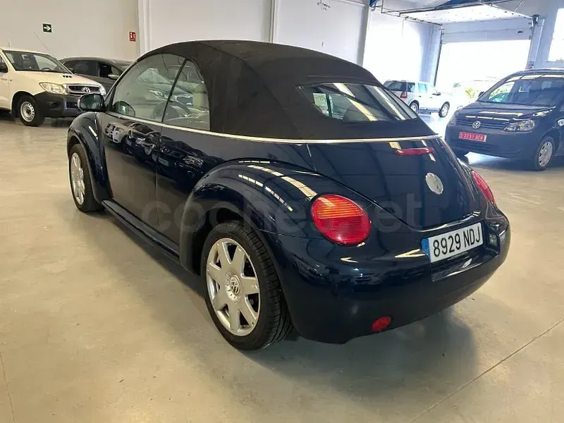 Usado VW New Beetle 100 CV (73 kW) 2004 Azul Utilitario