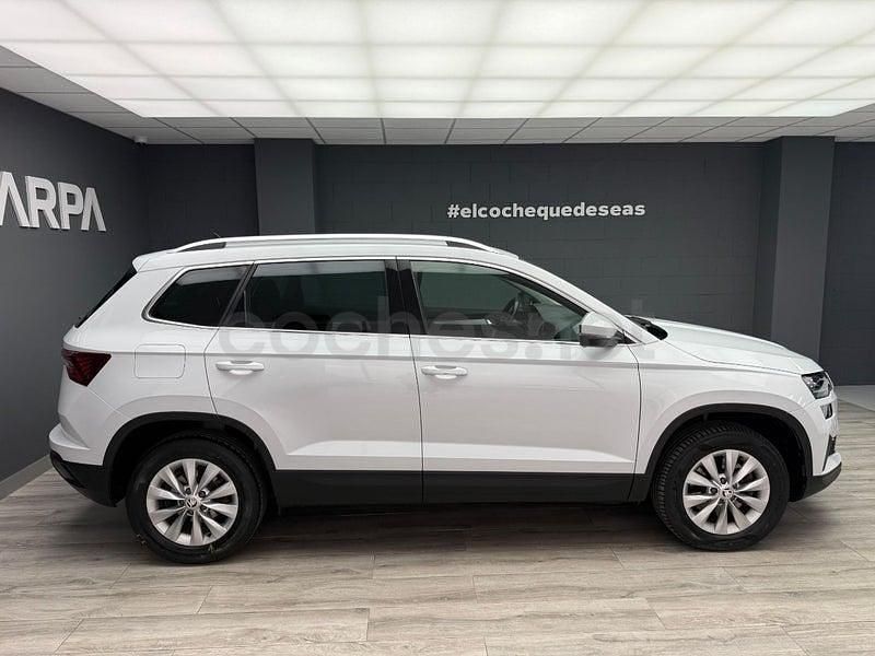 Usado Skoda Karoq Ambition 150 CV (110 kW) 2022 Blanco SUV