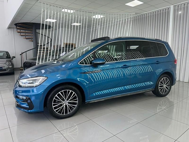 Usado VW Touran Sportline 150 CV (110 kW) 2021 Azul Monovolumen