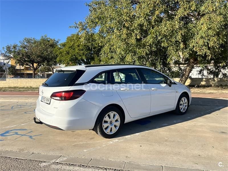 Używany Opel Astra Selective 105 KM (77 kW) 2016 Biały Kombi
