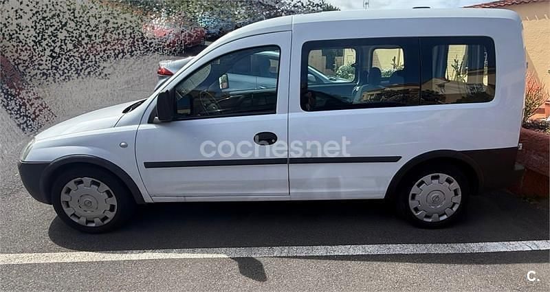 Usado Opel Combo Cosmo 75 CV (55 kW) 2011 Blanco Monovolumen