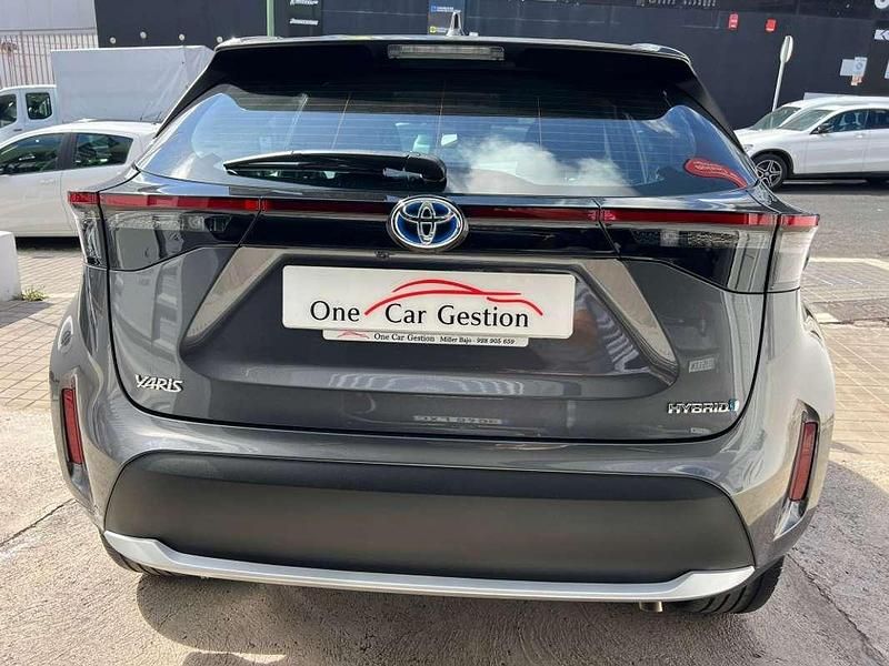 Usado Toyota Yaris Cross Style 116 CV (85 kW) 2024 Gris SUV
