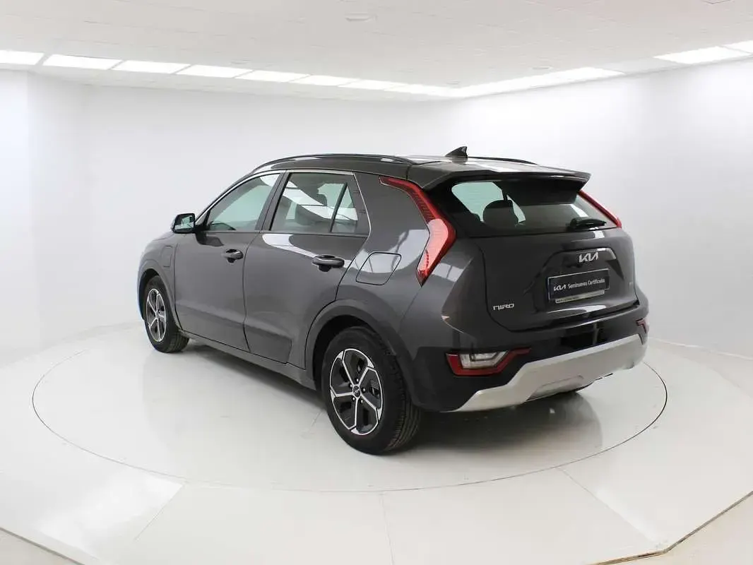 Usado Kia Niro 184 CV (135 kW) 2024 Gris SUV