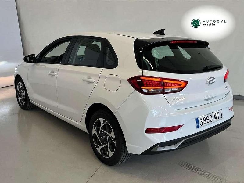 Usado Hyundai i30 97 CV (71 kW) 2025 Blanco Berlina
