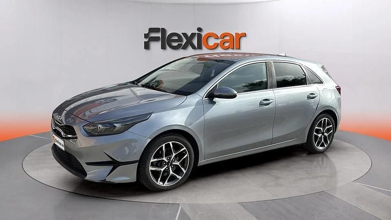 Begagnad Kia Ceed 100 HK (73 kW) 2021 Grå Halvkombi