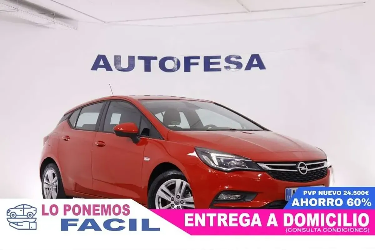 Usado Opel Astra Selective 125 CV (91 kW) 2018 Rojo Berlina