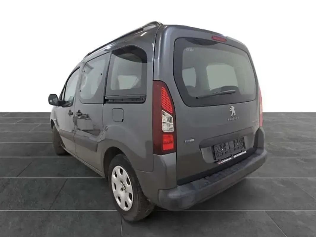 Usado Peugeot TePee Access 98 CV (72 kW) 2016 Gris Van