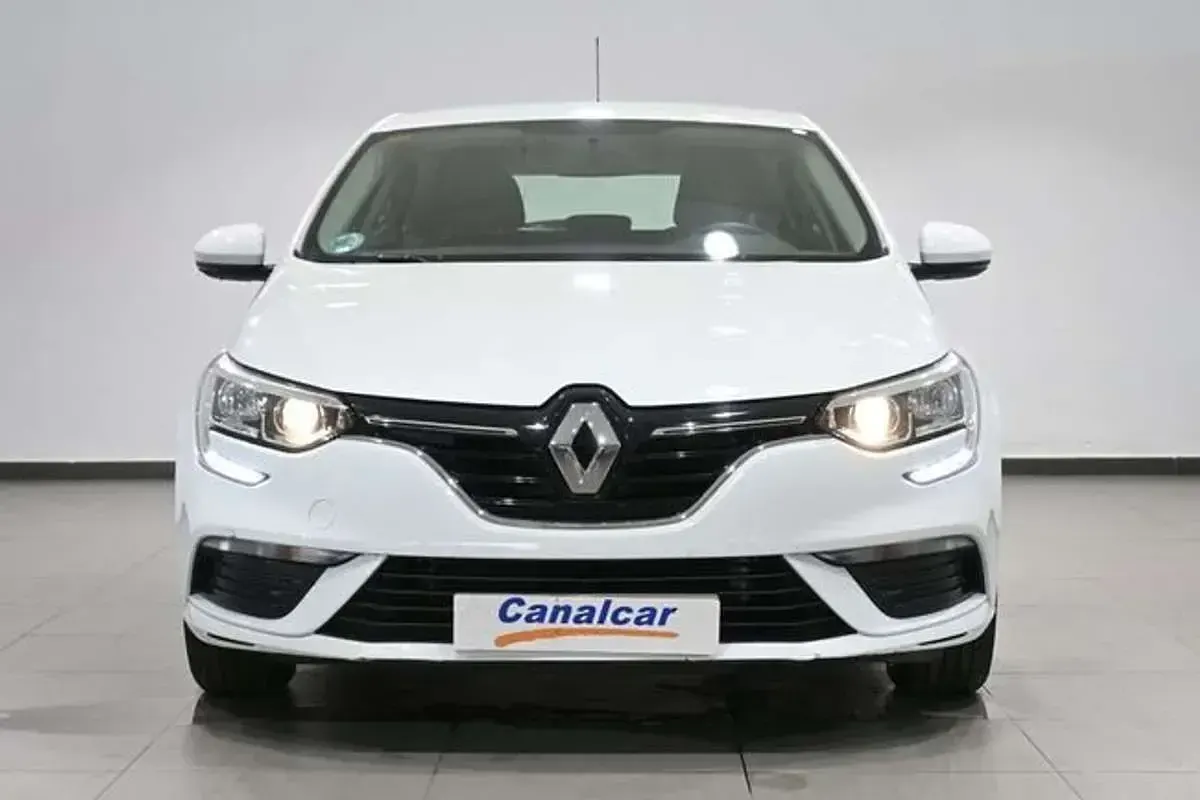 Usado Renault Mégane Life 95 CV (69 kW) 2019 Blanco Berlina