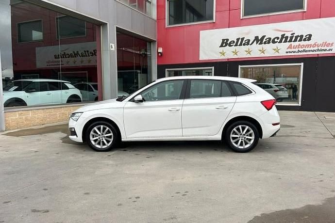 Usado Skoda Scala Ambition 111 CV (81 kW) 2021 Blanco Utilitario