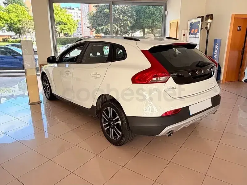 Usado Volvo V40 CC Plus 120 CV (88 kW) 2019 Blanco Familiar