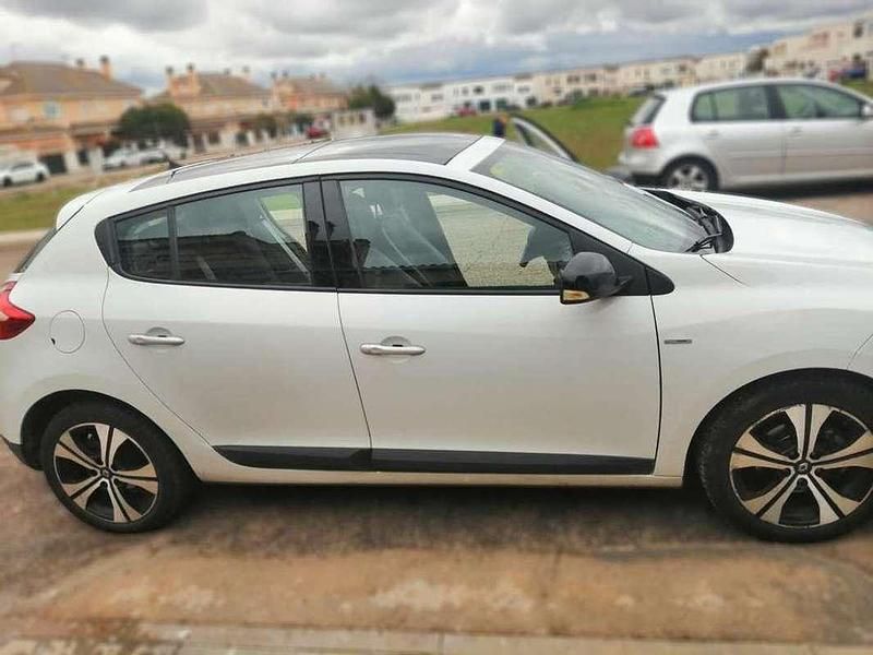Usado Renault Mégane Bose Edition 131 CV (96 kW) 2011 Blanco Familiar