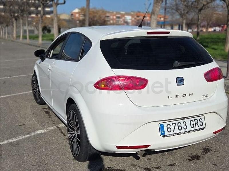 Usado Seat Leon Style 105 CV (77 kW) 2010 Blanco Utilitario