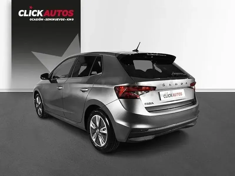 Usado Skoda Fabia Sport 95 CV (69 kW) 2023 Gris / plata Utilitario