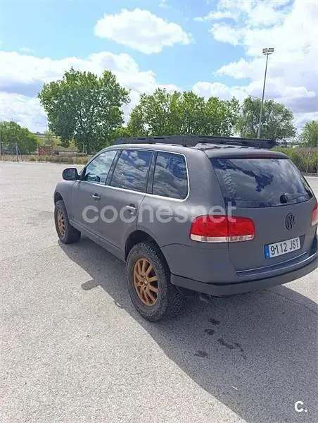 Usado VW Touareg 225 CV (165 kW) 2006 Gris / plata SUV