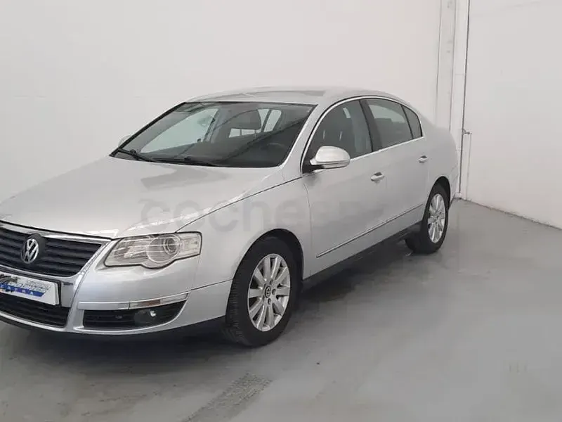 Usado VW Passat Advance 140 CV (102 kW) 2005 Gris / plata Berlina