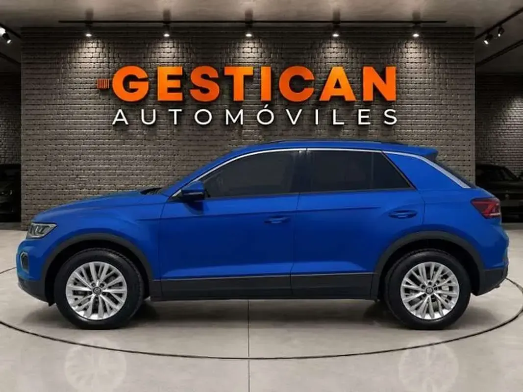Usado VW T-Roc Life 110 CV (80 kW) 2023 Azul SUV