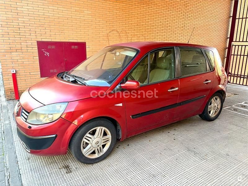 Usado Renault Scénic II Dynamique 130 CV (95 kW) 2007 Rojo Monovolumen
