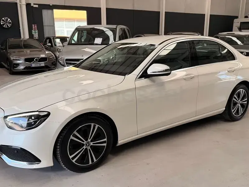 Usado Mercedes E220 194 CV (142 kW) 2022 Blanco Berlina