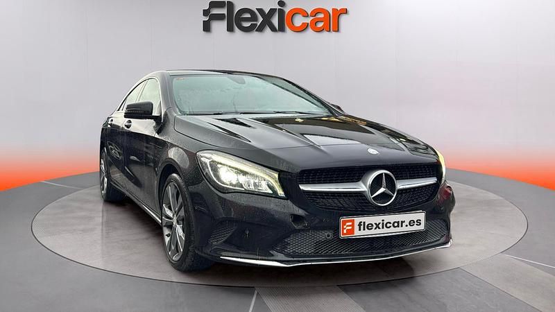 Usado Mercedes CLA180 122 CV (89 kW) 2016 Negro Berlina