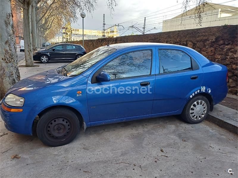 Usado Chevrolet Kalos 94 CV (69 kW) 2004 Azul Berlina