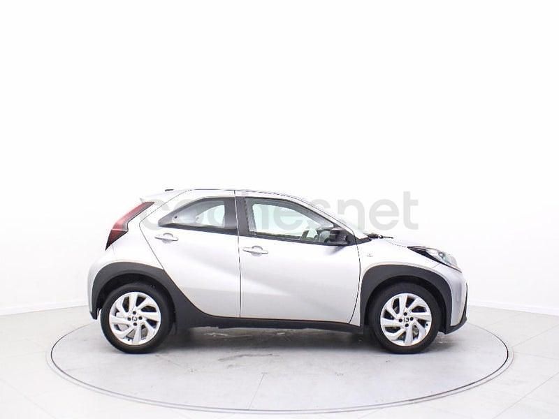 Usado Toyota Aygo X Play 72 CV (52 kW) 2024 Gris / plata SUV