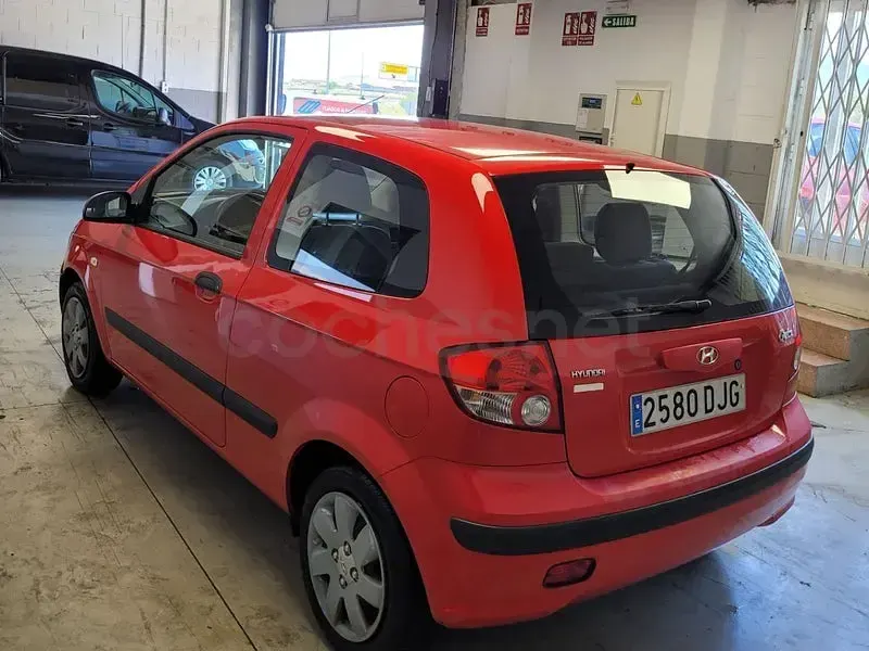 Usado Hyundai Getz 66 CV (48 kW) 2005 Rojo Utilitario