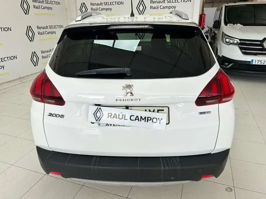 Usado Peugeot 2008 Allure 110 CV (80 kW) 2017 Blanco SUV