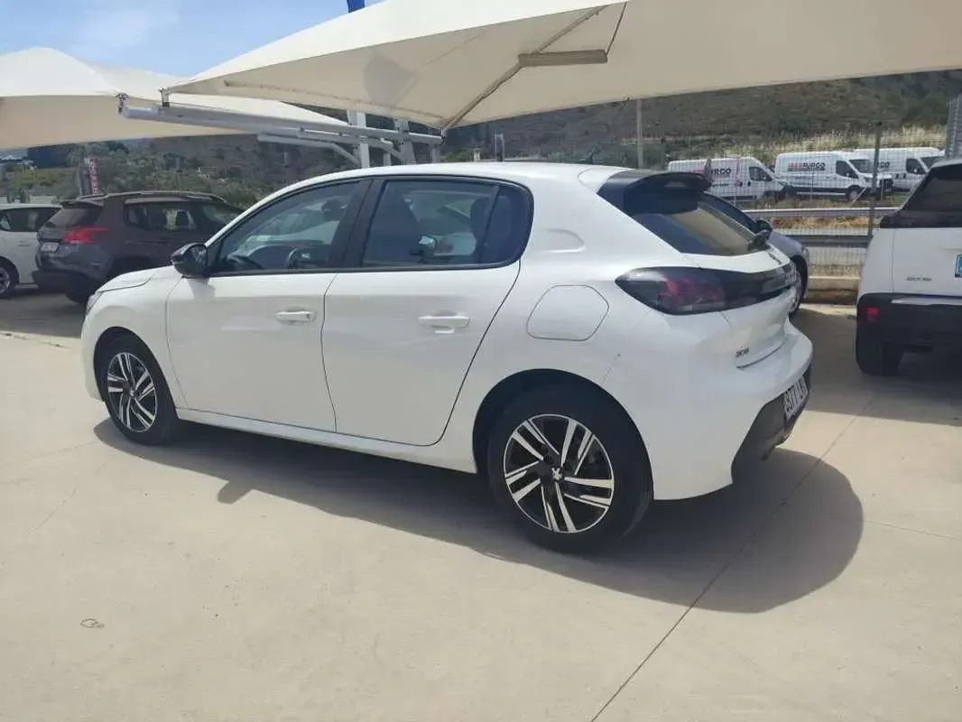 Usado Peugeot 208 Active 102 CV (75 kW) 2022 Blanco Utilitario