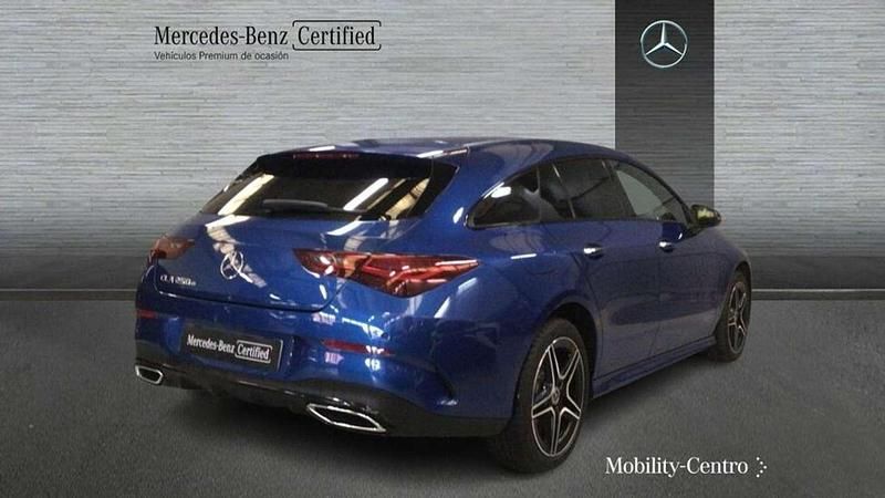 Usado Mercedes CLA250e Shooting Brake 219 CV (161 kW) 2024 Azul Familiar