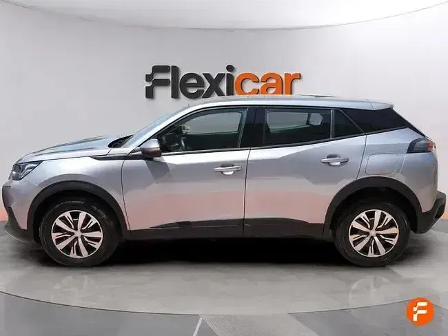 Usado Peugeot 2008 Active 110 CV (80 kW) 2022 Gris SUV
