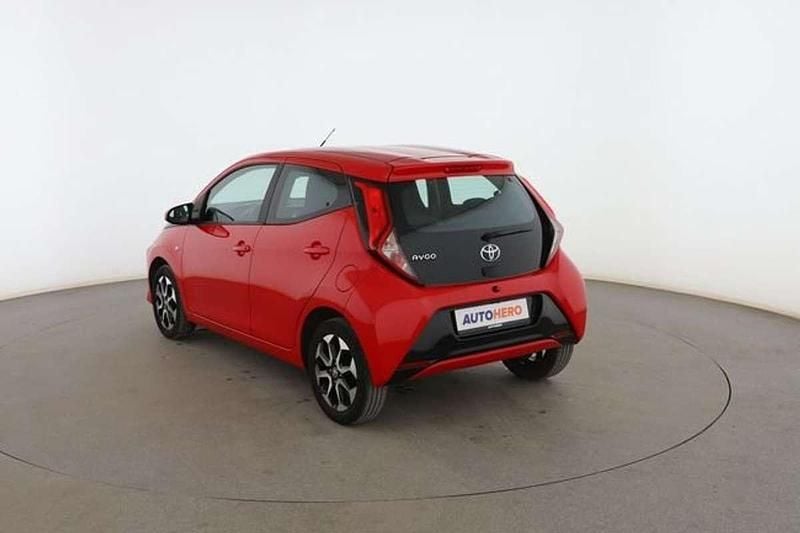Usado Toyota Aygo X-play 72 CV (52 kW) 2020 Rojo Utilitario