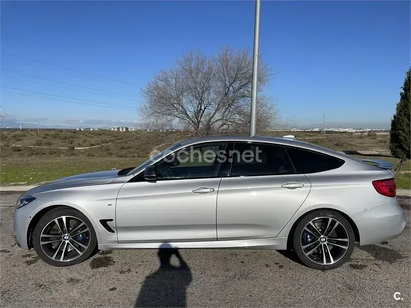 Usado BMW 330 Comfort Edition 252 CV (185 kW) 2018 Gris / plata Berlina