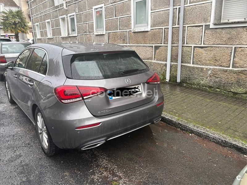 Usado Mercedes A180 109 CV (80 kW) 2018 Gris / plata Berlina