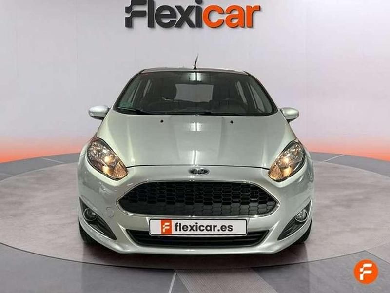 Usado Ford Fiesta Trend 82 CV (60 kW) 2017 Gris Berlina