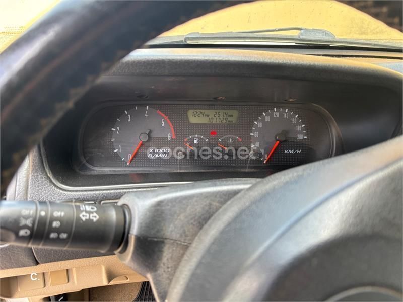 Blanco Usado 2002 Nissan Terrano Comfort SUV | 8900 € (Buen precio) - Imagen 1/4