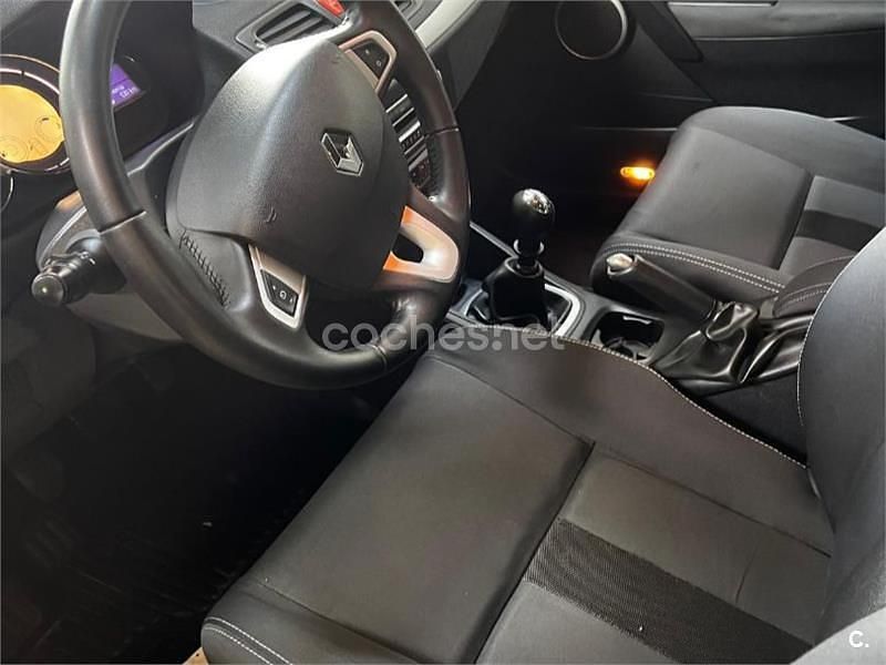 Usado Renault Mégane Dynamique 130 CV (95 kW) 2010 Negro Berlina