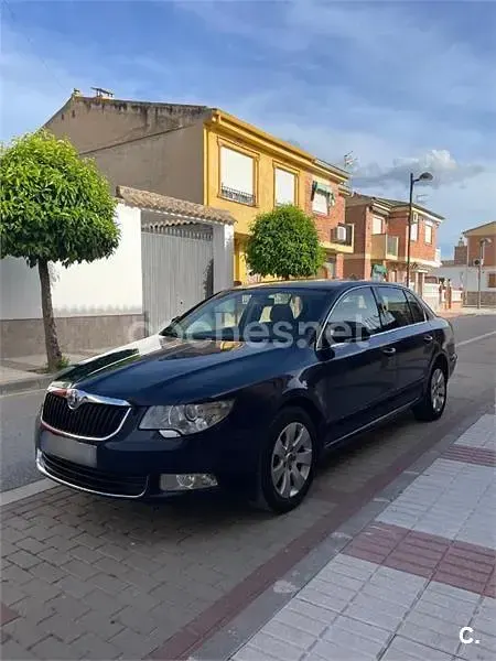 Usado Skoda Superb Exclusive 140 CV (102 kW) 2010 Azul Berlina