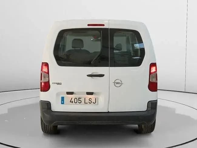 Usado Opel Combo Edition 102 HP (75 kW) 2021 Branco Monovolume