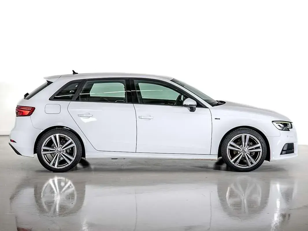 Usado Audi A3 Sportback S-Line 116 CV (85 kW) 2020 Blanco Utilitario