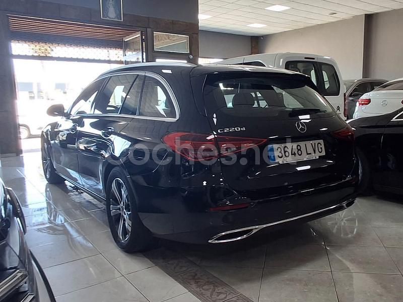 Usado Mercedes C220 194 CV (142 kW) 2021 Negro Familiar