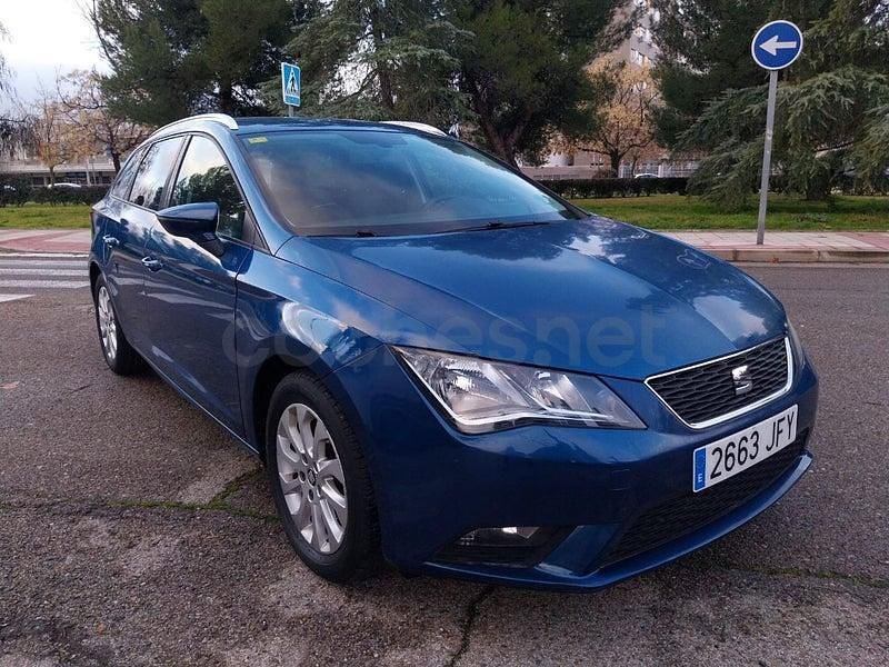 Usado Seat Leon Style 110 CV (80 kW) 2015 Azul Familiar