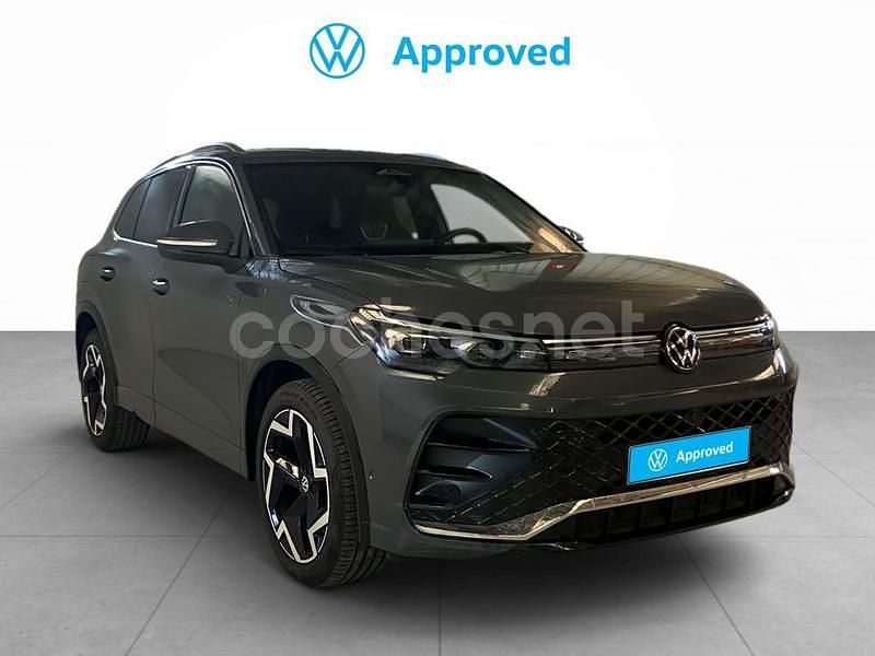 Gris / plata Usado 2024 VW Tiguan R-line SUV | 42.900 € (Caro) - Imagen 1/4