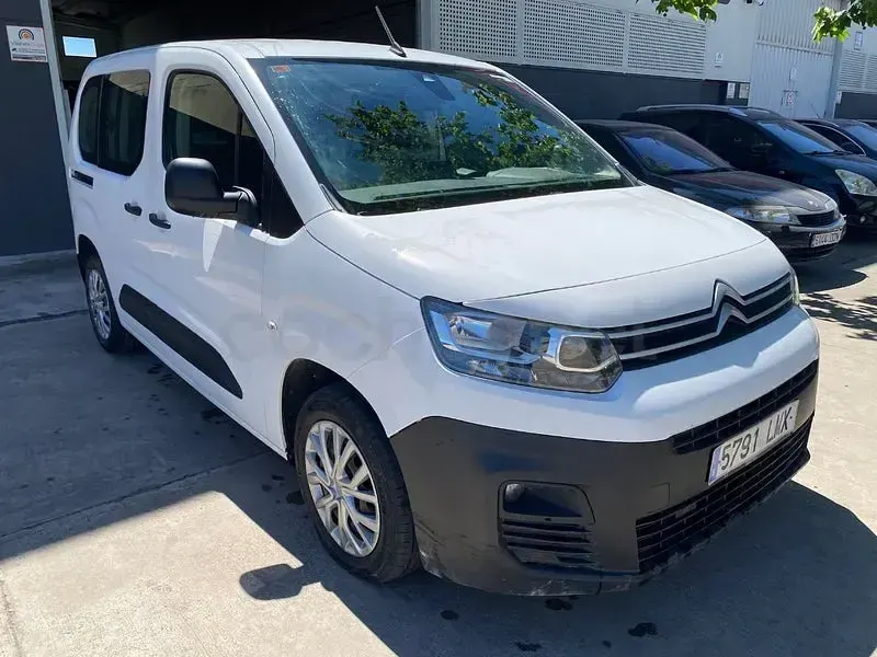 Usado Citroën Berlingo Live 102 CV (75 kW) 2021 Blanco Monovolumen