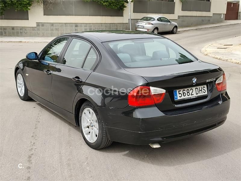 Begagnad BMW 320 163 HK (119 kW) 2006 Svart Sedan