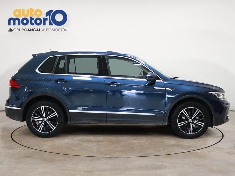 Usado VW Tiguan Life 150 CV (110 kW) 2023 Azul SUV