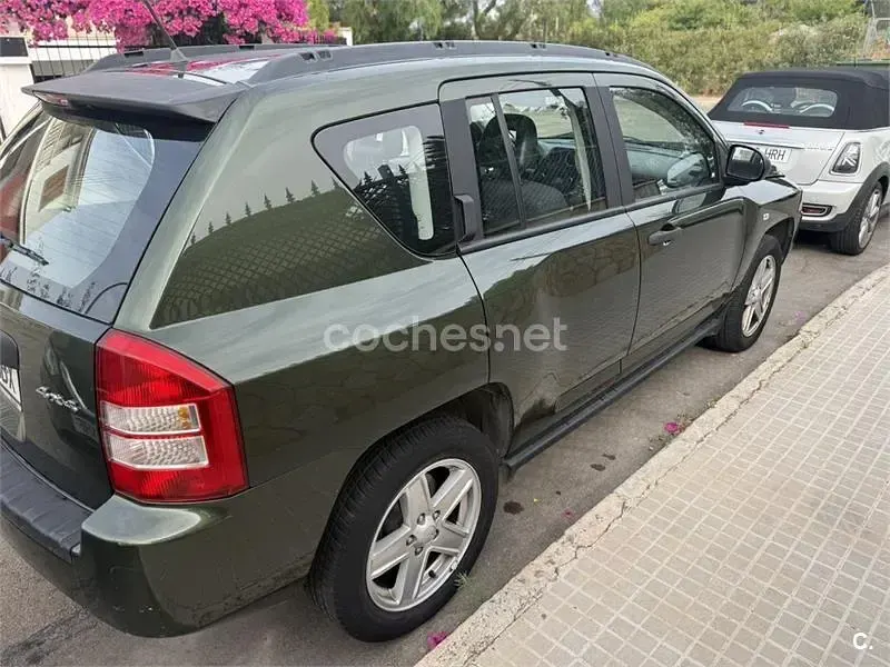 Usado Jeep Compass Sport 140 CV (102 kW) 2011 Marrón SUV