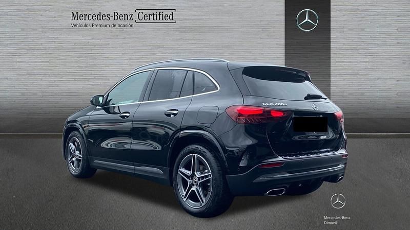Usado Mercedes GLA200 AMG line 150 CV (110 kW) 2024 Negro cosmos SUV
