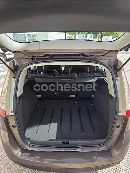 Usado Renault Scénic III Dynamique 105 CV (77 kW) 2011 Beige Monovolumen